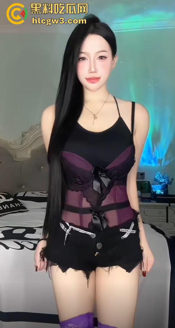 抖音主播『李大嘴儿』大哥重金定制甩奶擦边视频曝光，骚比带口罩狂抖巨奶，黑丝豹纹丁字裤口罩挡不住！  第8张