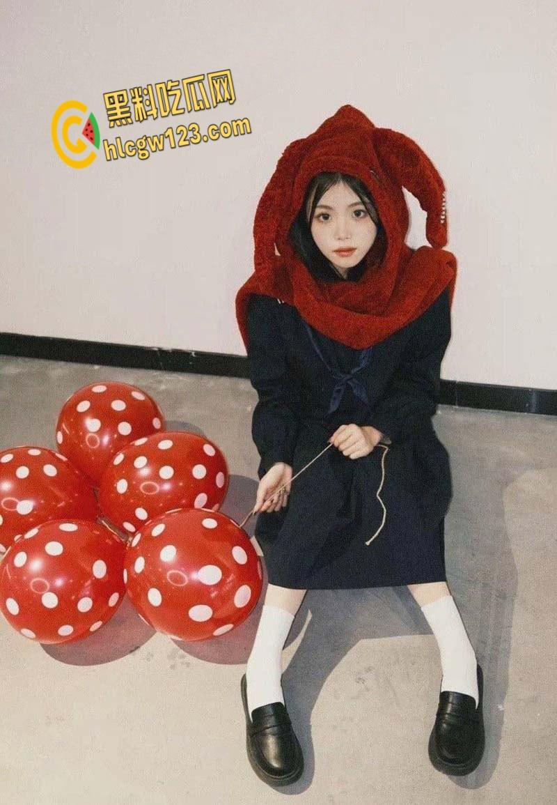 长青校花【唐梦瑶】黑丝跪舔黄毛鸡巴,网吧楼梯开门各种野战,看着就刺激 !  第4张