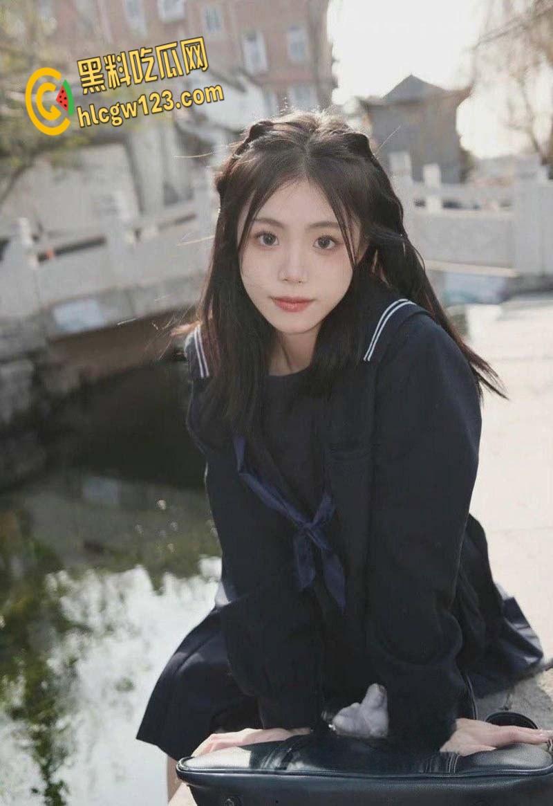 长青校花【唐梦瑶】黑丝跪舔黄毛鸡巴,网吧楼梯开门各种野战,看着就刺激 !  第5张