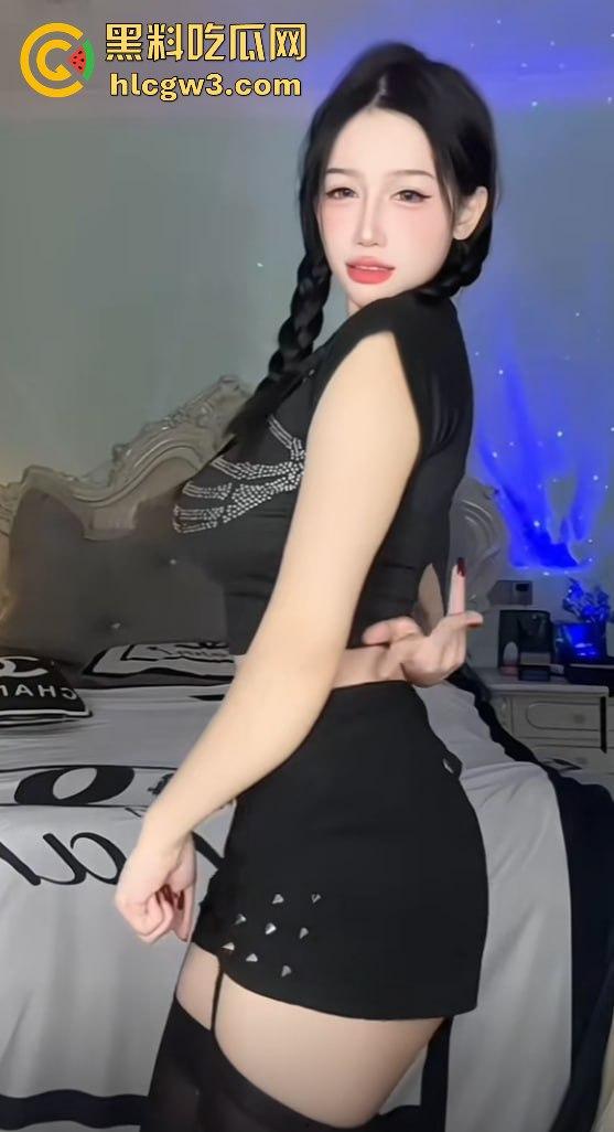 抖音主播『李大嘴儿』大哥重金定制甩奶擦边视频曝光，骚比带口罩狂抖巨奶，黑丝豹纹丁字裤口罩挡不住！  第13张