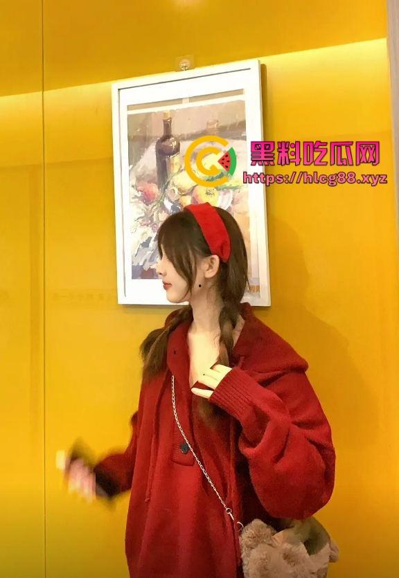 长沙前任『王馨熙』骚料投稿，湖南师大汉语言文学大二母狗，颜射口爆开后门贼紧，分手前偷操舍友被抓奸！  第2张