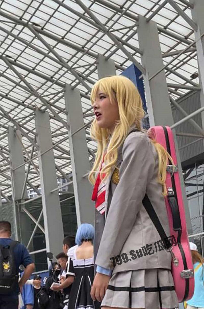 重磅热瓜！B 站知名百万粉丝 UP 主【落九川】逛漫展被偷拍裙底  第4张