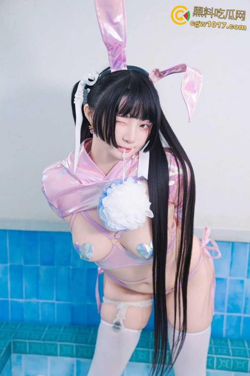 台湾萝莉女神【落落Raku】大尺度浴池写真，化身粉红小白兔激情自慰，紧致白虎穴娇艳欲滴！  第2张