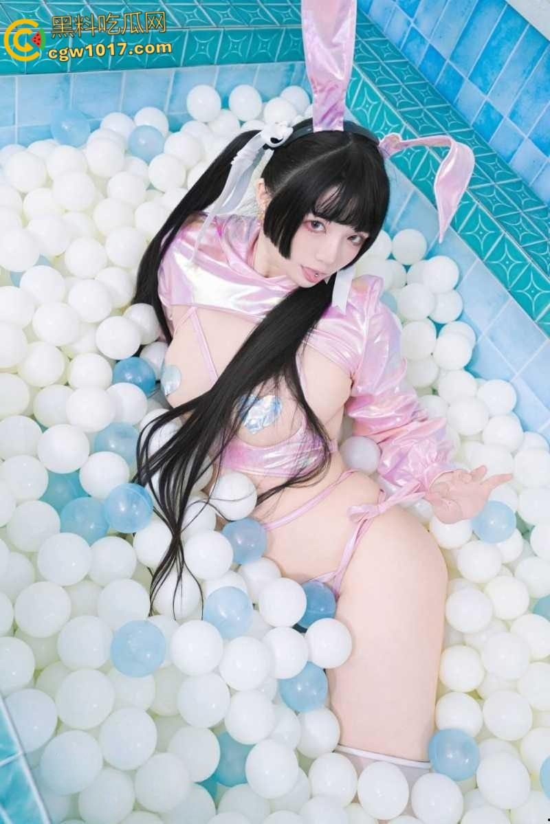 台湾萝莉女神【落落Raku】大尺度浴池写真，化身粉红小白兔激情自慰，紧致白虎穴娇艳欲滴！  第4张