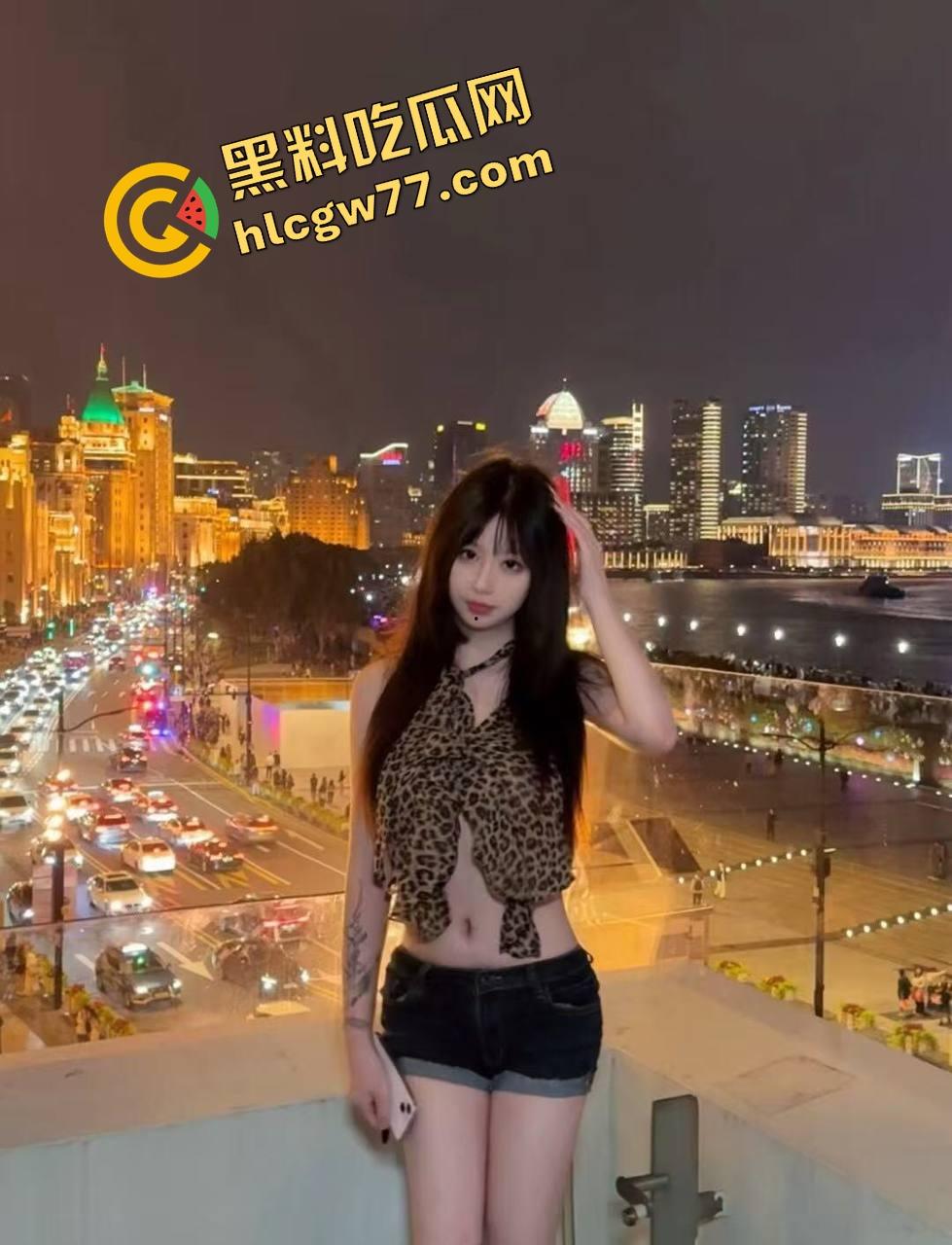 漫展大佬捡素人COS小萝莉开肛，酒店猛操嫩菊，骚逼萝莉嫩臀被干得稀巴烂，这他妈是变态肛交天皇！  第1张