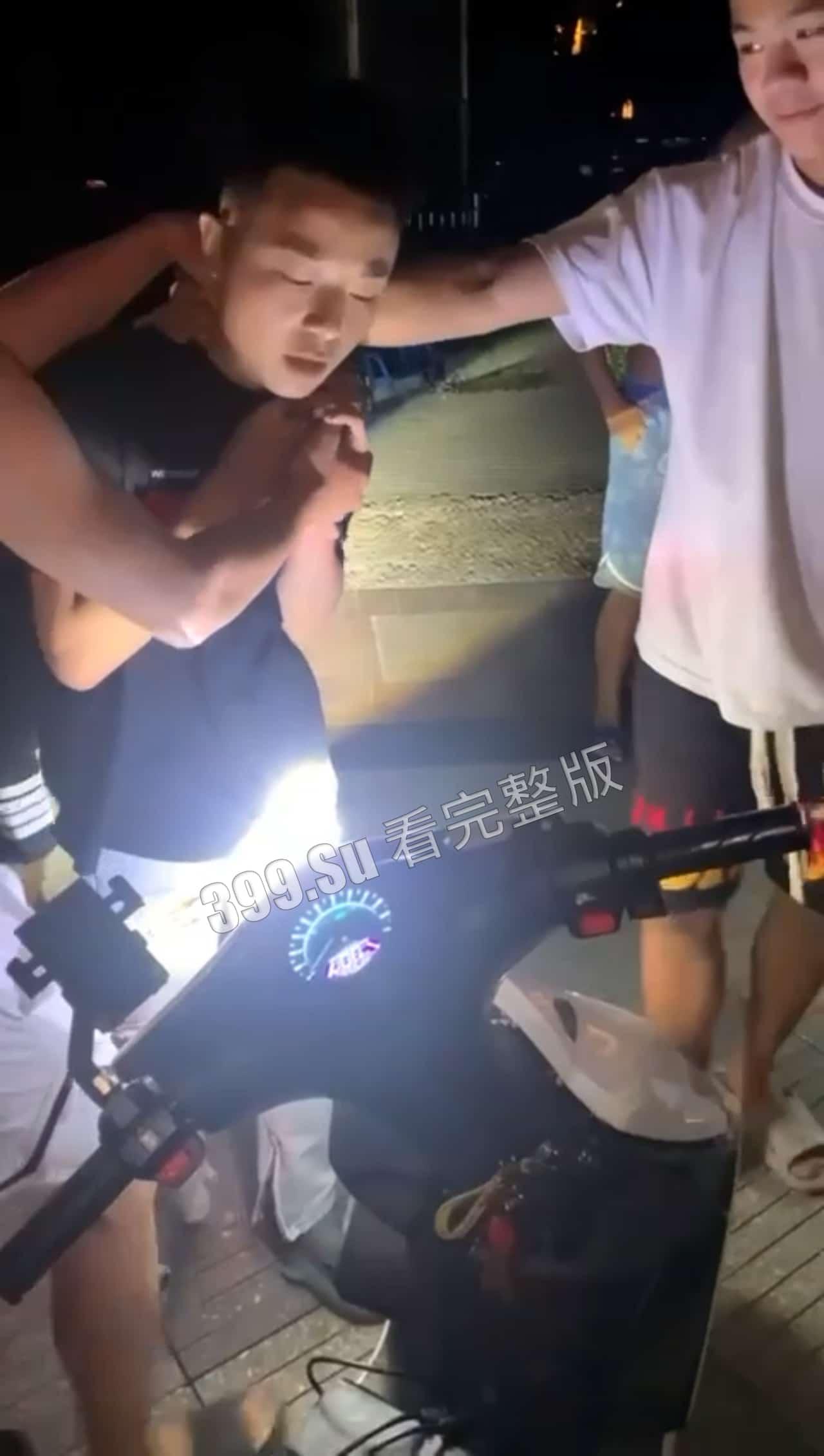 猎奇之私刑  世界这么大，任何时间任何地点，暴力事件都在随时发生 第2张