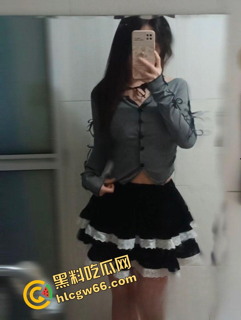 山东临沂大学巨乳学妹【徐婕】胸大无脑成炮友提款机，粉嫩紧穴夹到爆，手交挡精母狗命摆烂了！  第1张