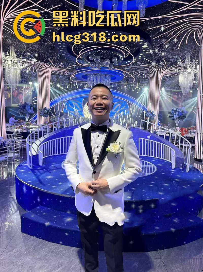 四川一对同性恋的特殊婚礼，冒着被人嘲笑的风险勇于做自己，“新娘"在现场感动到哭了！  第2张