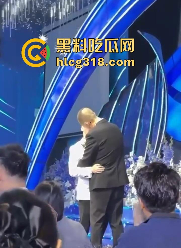 四川一对同性恋的特殊婚礼，冒着被人嘲笑的风险勇于做自己，“新娘"在现场感动到哭了！  第3张