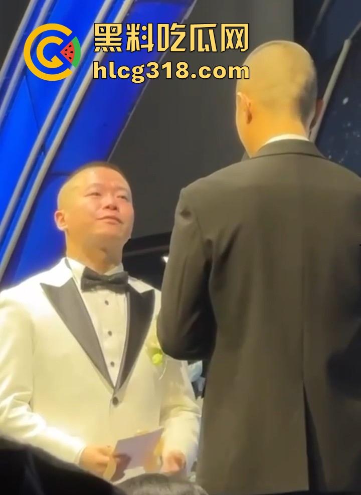 四川一对同性恋的特殊婚礼，冒着被人嘲笑的风险勇于做自己，“新娘"在现场感动到哭了！  第4张