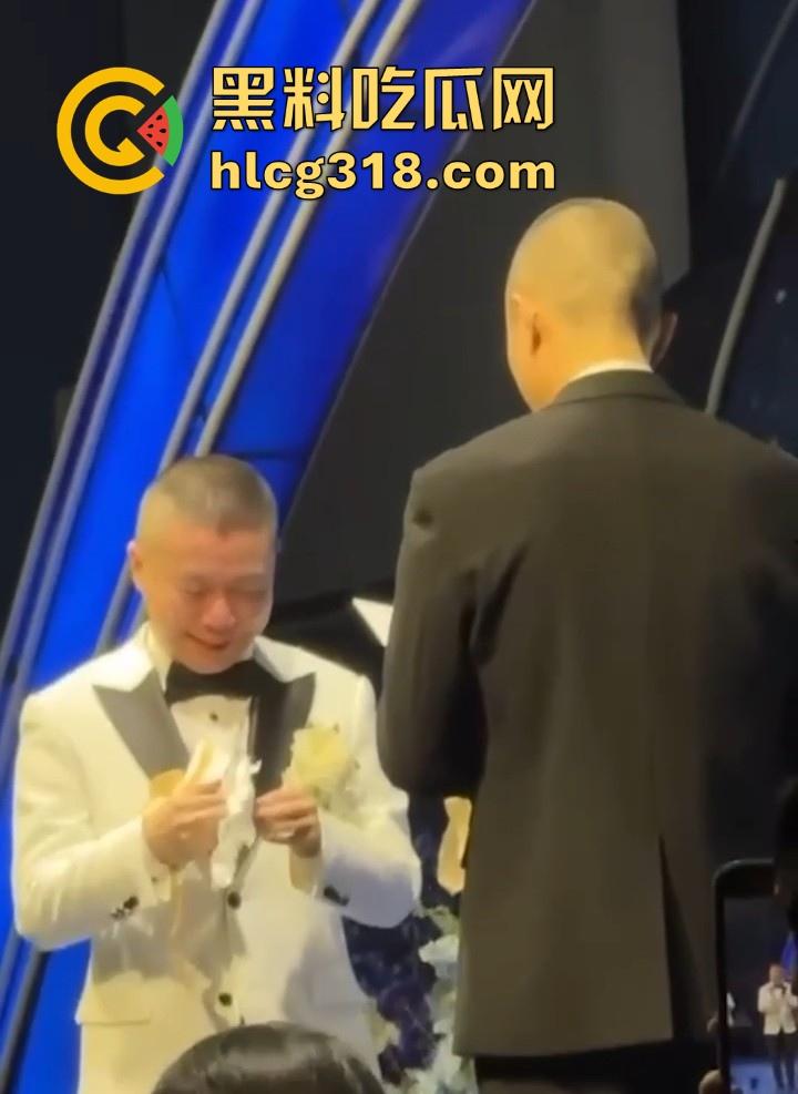 四川一对同性恋的特殊婚礼，冒着被人嘲笑的风险勇于做自己，“新娘"在现场感动到哭了！  第7张