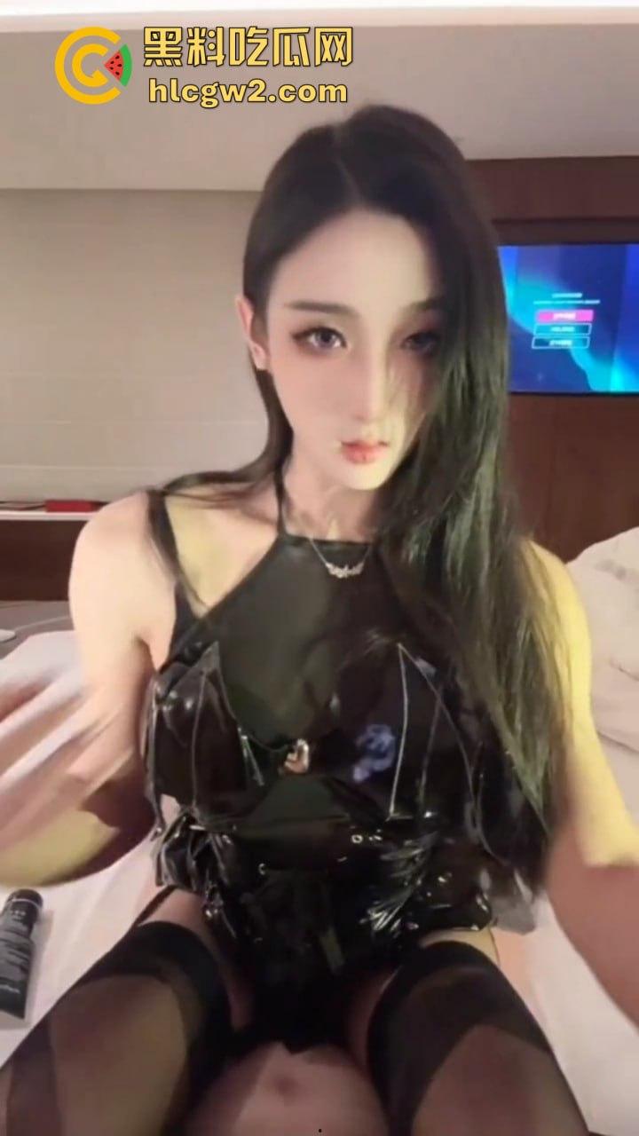 上海极品TS【潘雨辰】高挑火辣身材 绝美容颜加精湛口技 纤细美腿撩人骚动 比女人还会叫！慎入！  第11张