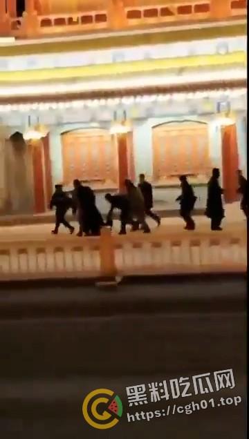 全网封禁！黑色轿车冲进中南海新华门事件原视频  第5张