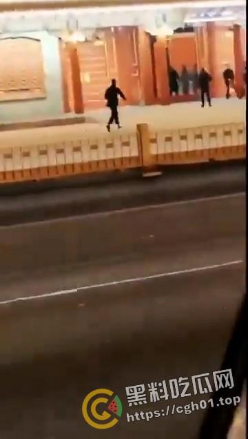 全网封禁！黑色轿车冲进中南海新华门事件原视频  第6张