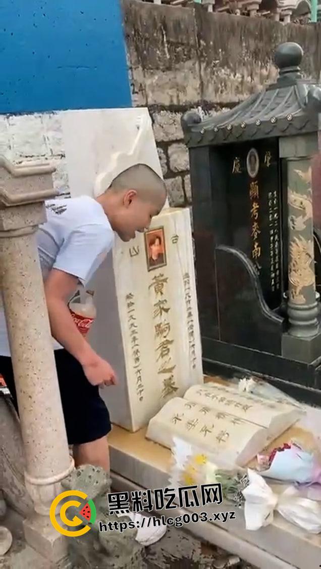 人神共愤！精神小伙破坏Beyond主场【黄家驹】墓碑被抓获 恶臭网红不仅不尊重死者还喜欢吃屎  第2张