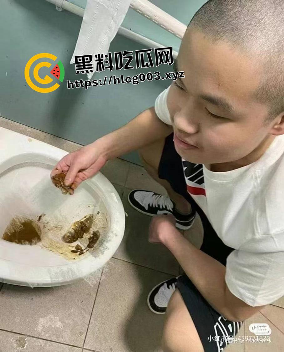 人神共愤！精神小伙破坏Beyond主场【黄家驹】墓碑被抓获 恶臭网红不仅不尊重死者还喜欢吃屎  第6张