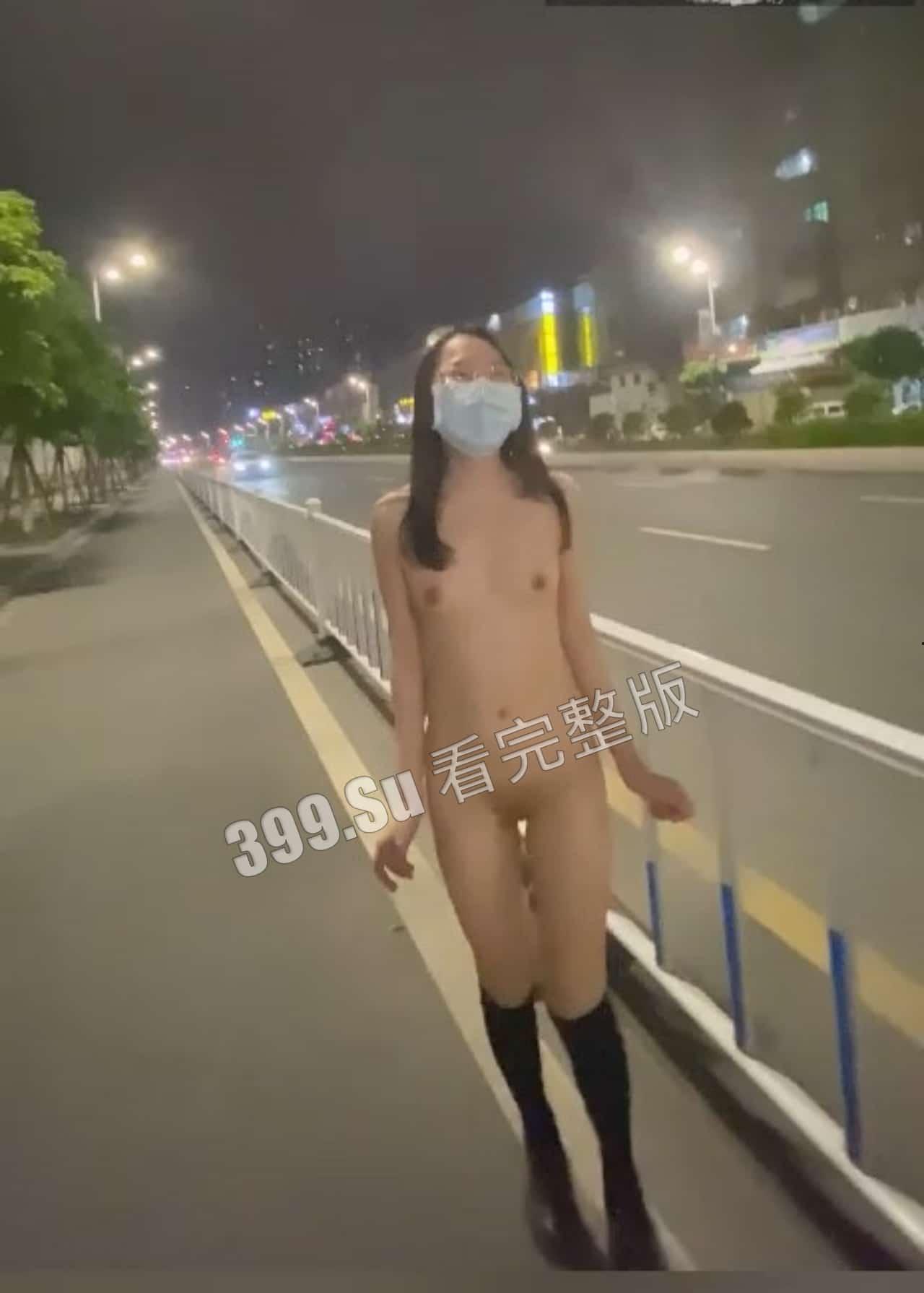 #推特 #冯珊珊 极品骚女完成主人布置的任务  在大街迎着路人露出 第5张