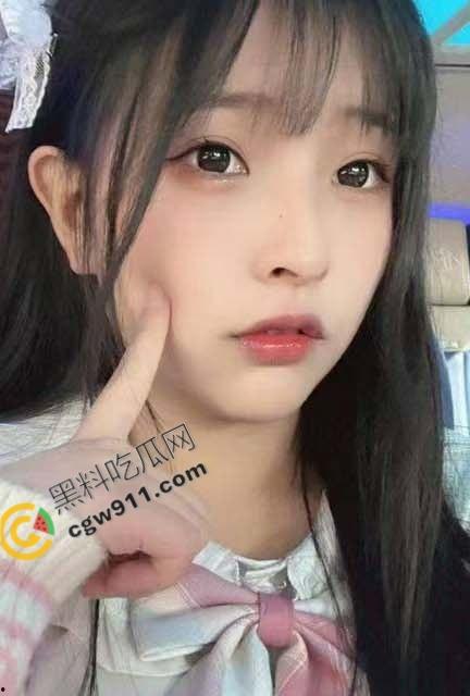 海角大神亲姐生日夜狂欢：在餐厅包间被按耻辱椅，连续喷射，回家更疯狂，无套爆操嫩穴，高潮不断  第2张