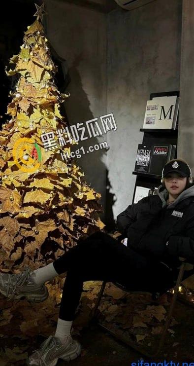 暑假的玩物！浙江外国语学院 大三学生 刘云 被富二代男友包养 开学就被甩 啪啪性爱泄密流出  第1张