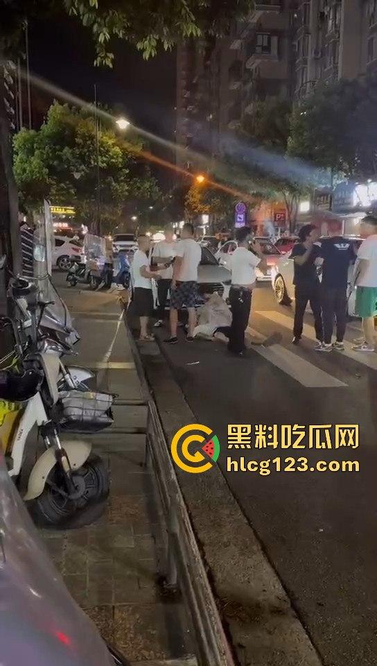 太原佳乐迪昨晚变命案现场！胖子钢棍砸人太阳穴，豪横劲一散瞬间懵了！  第2张