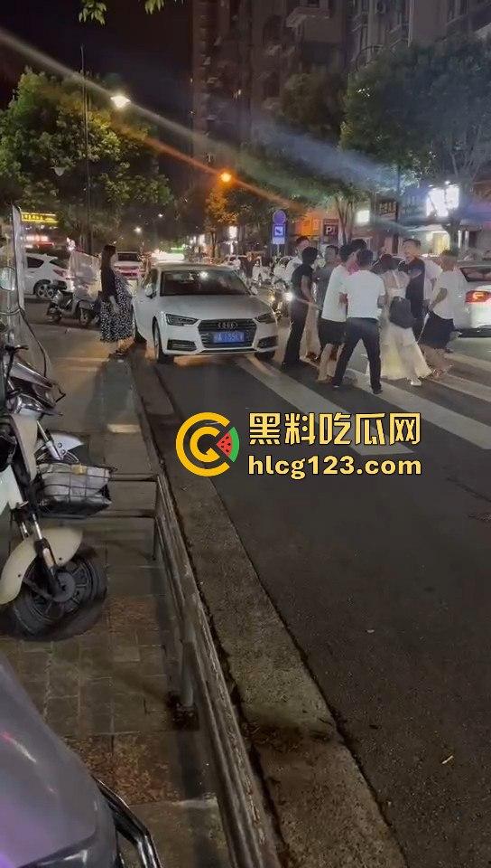 太原佳乐迪昨晚变命案现场！胖子钢棍砸人太阳穴，豪横劲一散瞬间懵了！  第7张