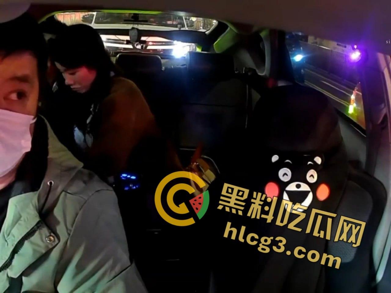 出租车后座福利大赏！情人节去酒店路上，司机淡定接客，吃鸡抠逼漏奶的刺激画面让人目瞪口呆！  第6张