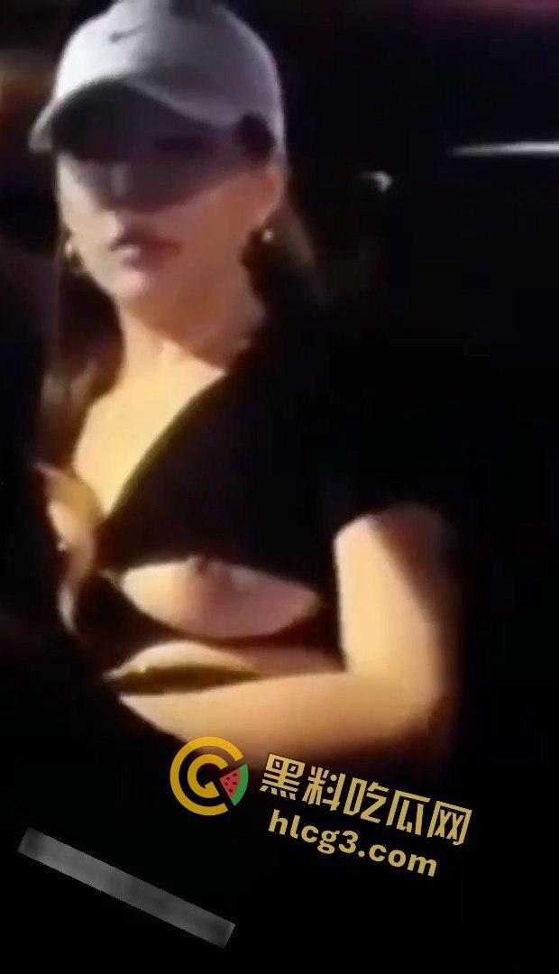 出租车后座福利大赏！情人节去酒店路上，司机淡定接客，吃鸡抠逼漏奶的刺激画面让人目瞪口呆！  第10张