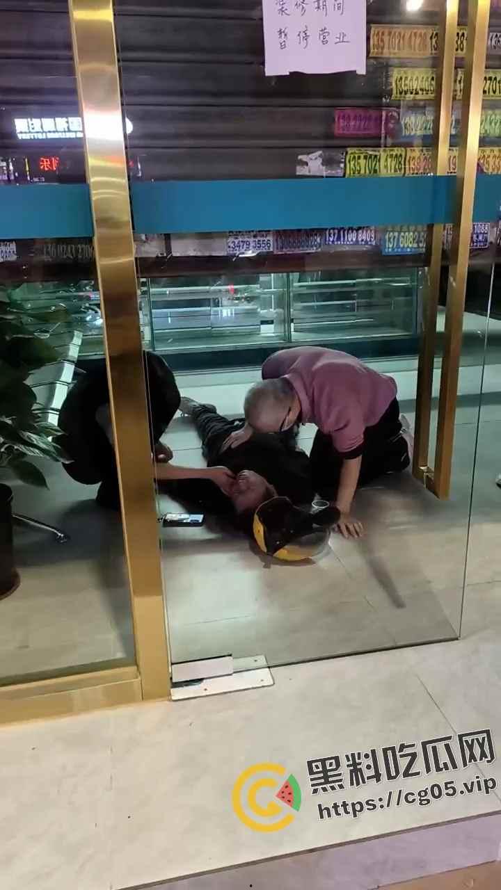 畅跑外卖员过劳猝死！一人跑三个人的量 卷死同行 卷死自己 现场抢救画面曝光  第4张