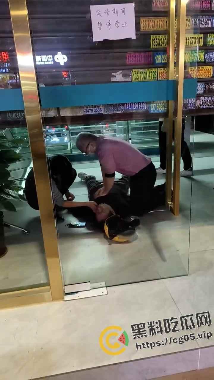 畅跑外卖员过劳猝死！一人跑三个人的量 卷死同行 卷死自己 现场抢救画面曝光  第5张