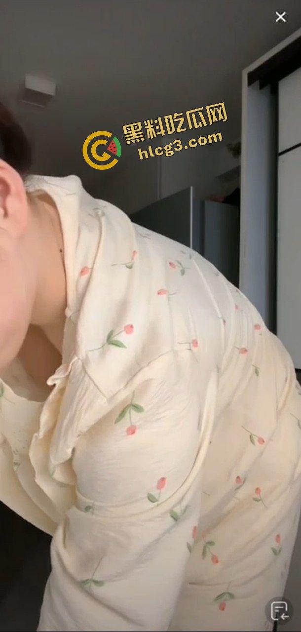 抖音快手女主播 露奶走光大合集！是故意还是不小心 奶头风格不一 绝对劲爆！  第9张