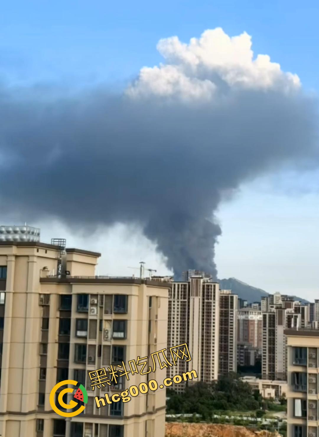 厦门海沧区发生重大火灾！从白天烧到晚上，画面震憾堪比导弹爆炸，蘑菇云不断冒出，惹得人心惶惶  第3张