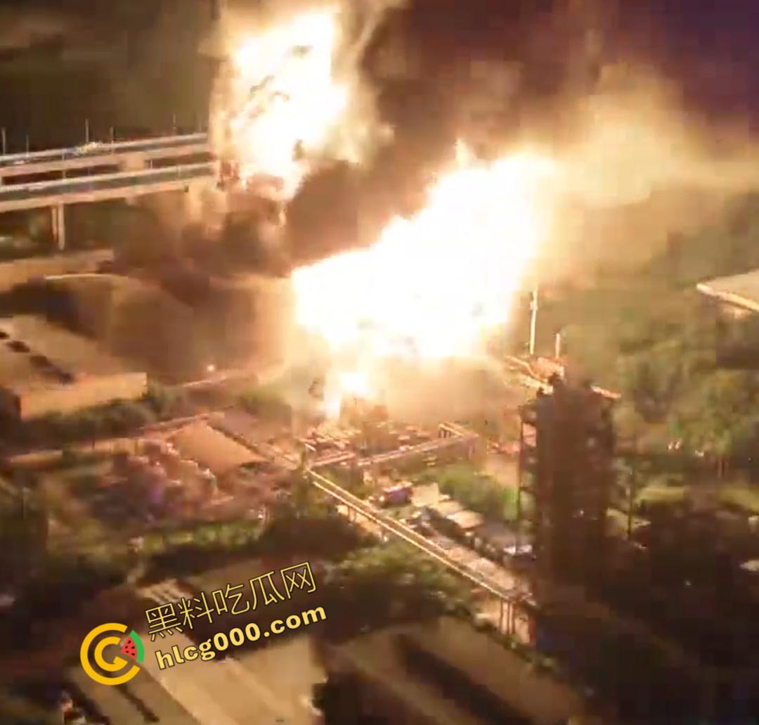 厦门海沧区发生重大火灾！从白天烧到晚上，画面震憾堪比导弹爆炸，蘑菇云不断冒出，惹得人心惶惶  第6张