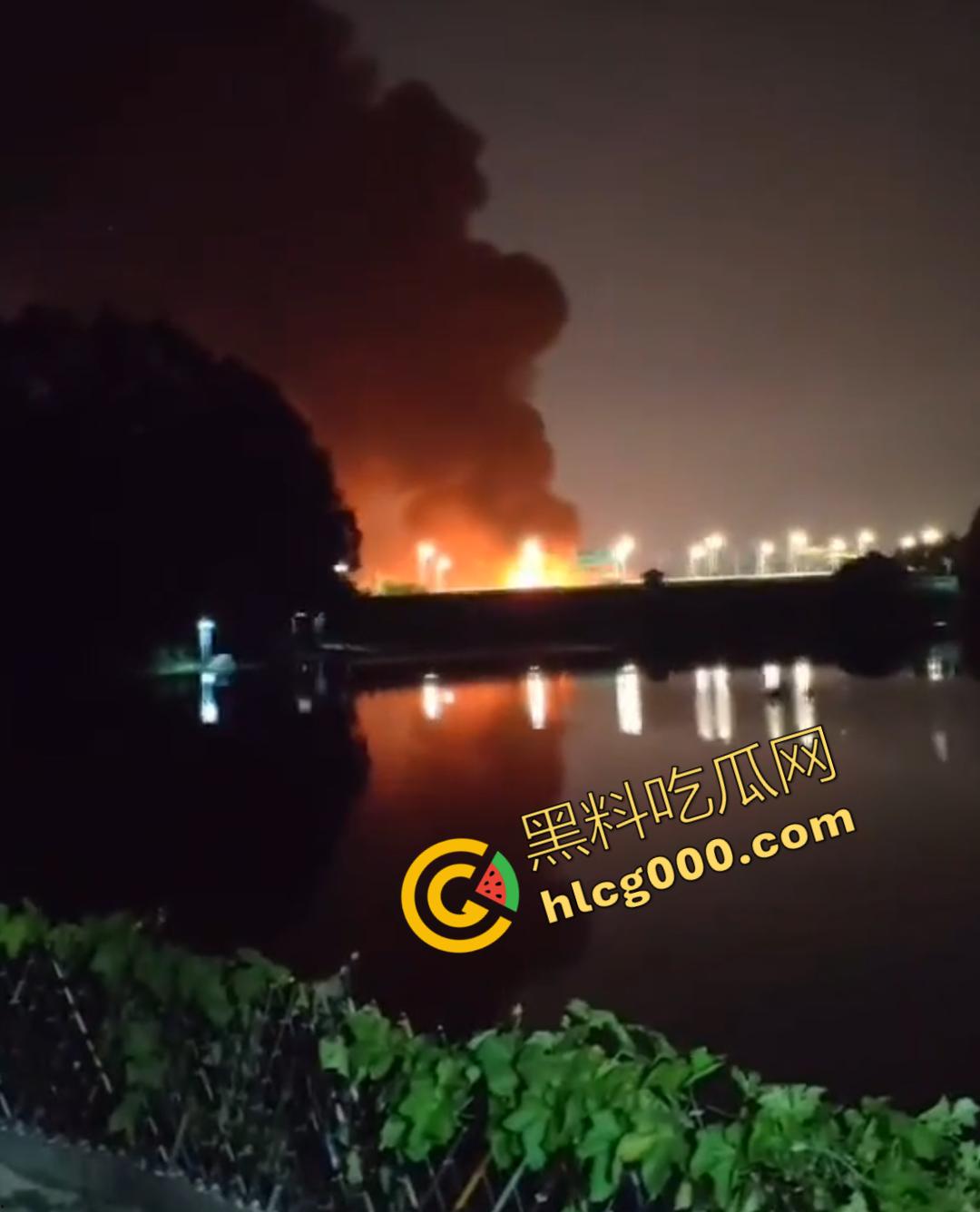 厦门海沧区发生重大火灾！从白天烧到晚上，画面震憾堪比导弹爆炸，蘑菇云不断冒出，惹得人心惶惶  第7张