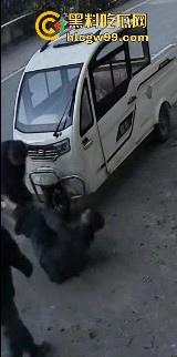 江西樟树大桥乡逆子为了房产打父亲，天理难容！孙子看到监控曝光畜生父亲。  第5张