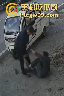 江西樟树大桥乡逆子为了房产打父亲，天理难容！孙子看到监控曝光畜生父亲。  第9张