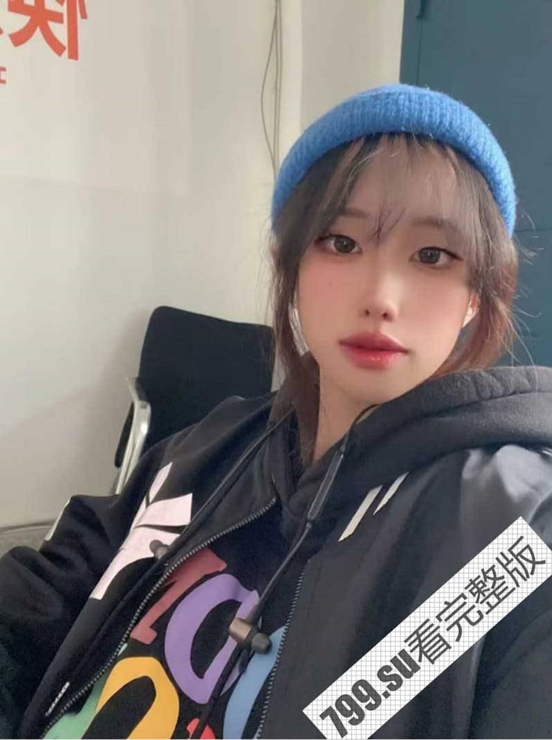 良家曝光 陕西某大三校鸡 酒店约会土豪 小蛮腰口活超棒  第1张