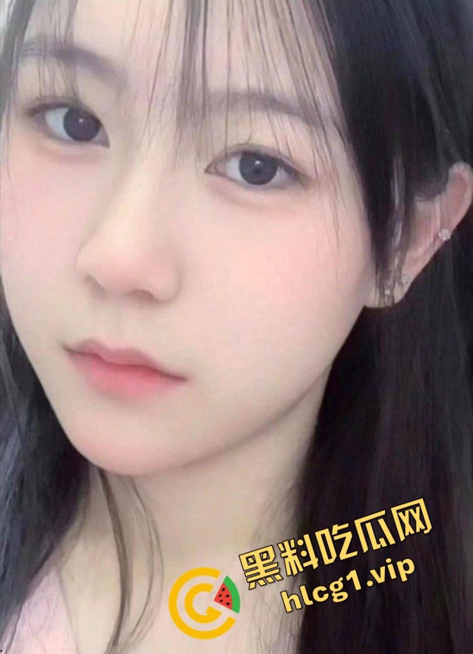 四川成都KTV陪酒小公主『范若琪』被客人绑成母狗用手指强奸 甜美少女在KTV沦为玩物  第1张