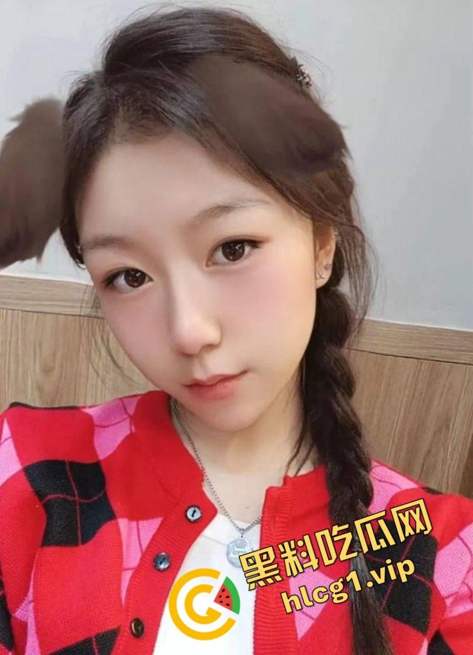 四川成都KTV陪酒小公主『范若琪』被客人绑成母狗用手指强奸 甜美少女在KTV沦为玩物  第2张