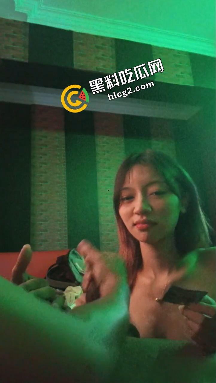 瓜友投稿 在缅甸亚太城上班的若开邦女孩 跟男友酒店做爱视频遭泄密曝光 玩的很花还很骚！  第7张