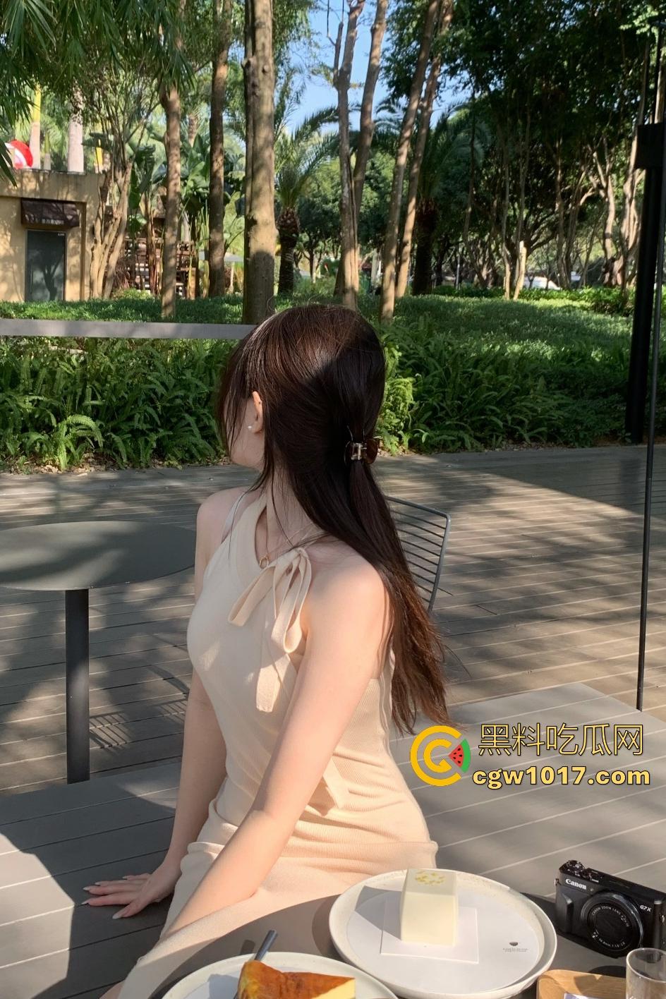 学舞蹈的大学生就是不一样，刚剃光B毛在家独跳学校新学的舞，就这么在你身上扭，你能坚持多久？  第1张