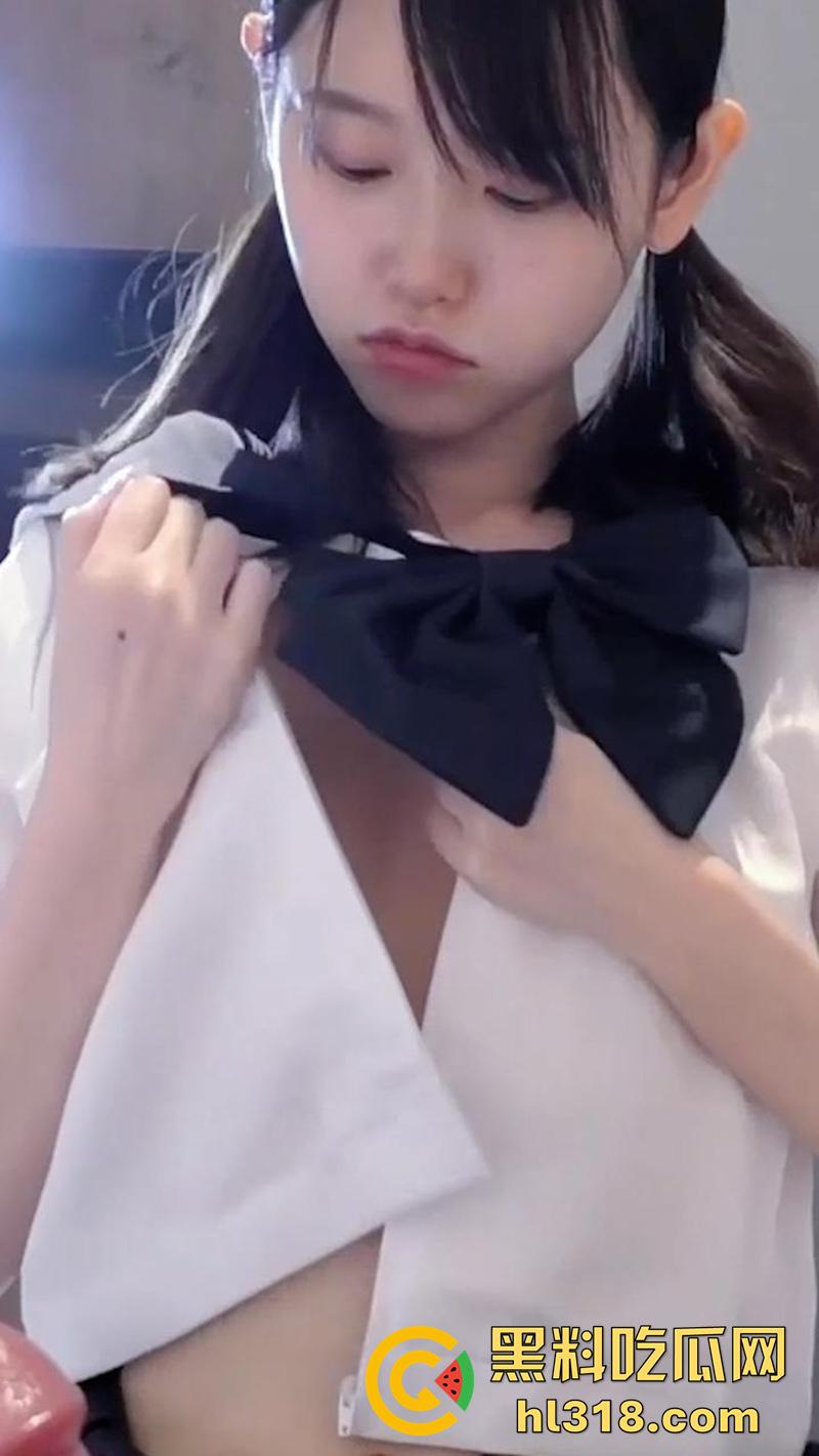 大神投稿勾引邻家小妹，清纯少女扎双马尾，被大神趴在白嫩的酮体上，暴力抽插小嫩穴，主动迎合超反差！  第2张