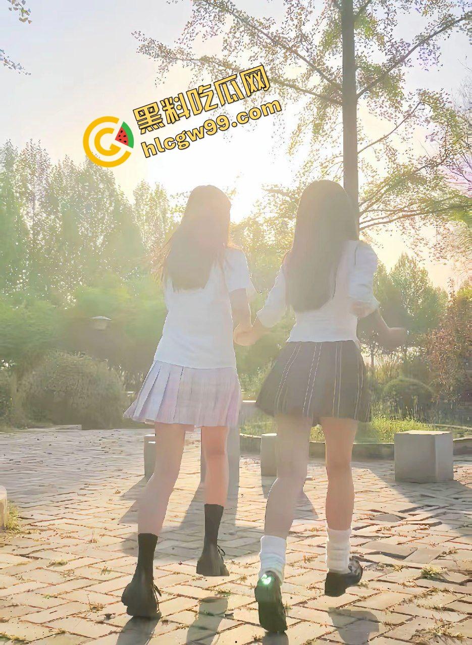 抖音清纯反差骚女大『HelloJia』玉哥帮上王者1800，足交肉偿伺候玉哥暴力后入输出！独家曝光流出！  第4张