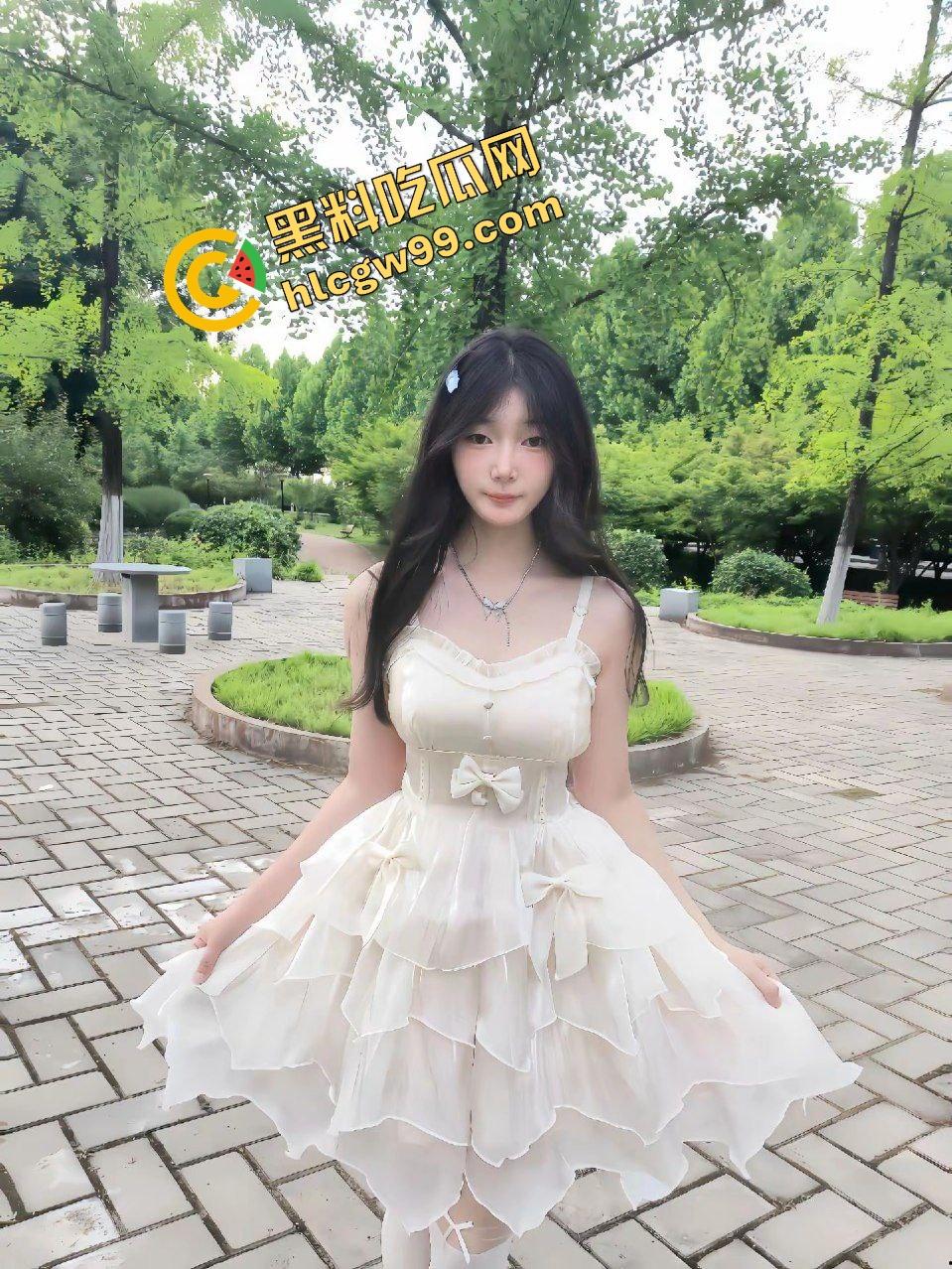 抖音清纯反差骚女大『HelloJia』玉哥帮上王者1800，足交肉偿伺候玉哥暴力后入输出！独家曝光流出！  第5张