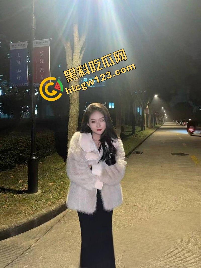 海角淫神『奶气草莓』春药放倒女儿班主任家访，高雅黑丝淫子发骚露真形，嫩洞狠泪操液淫汁狂!  第1张