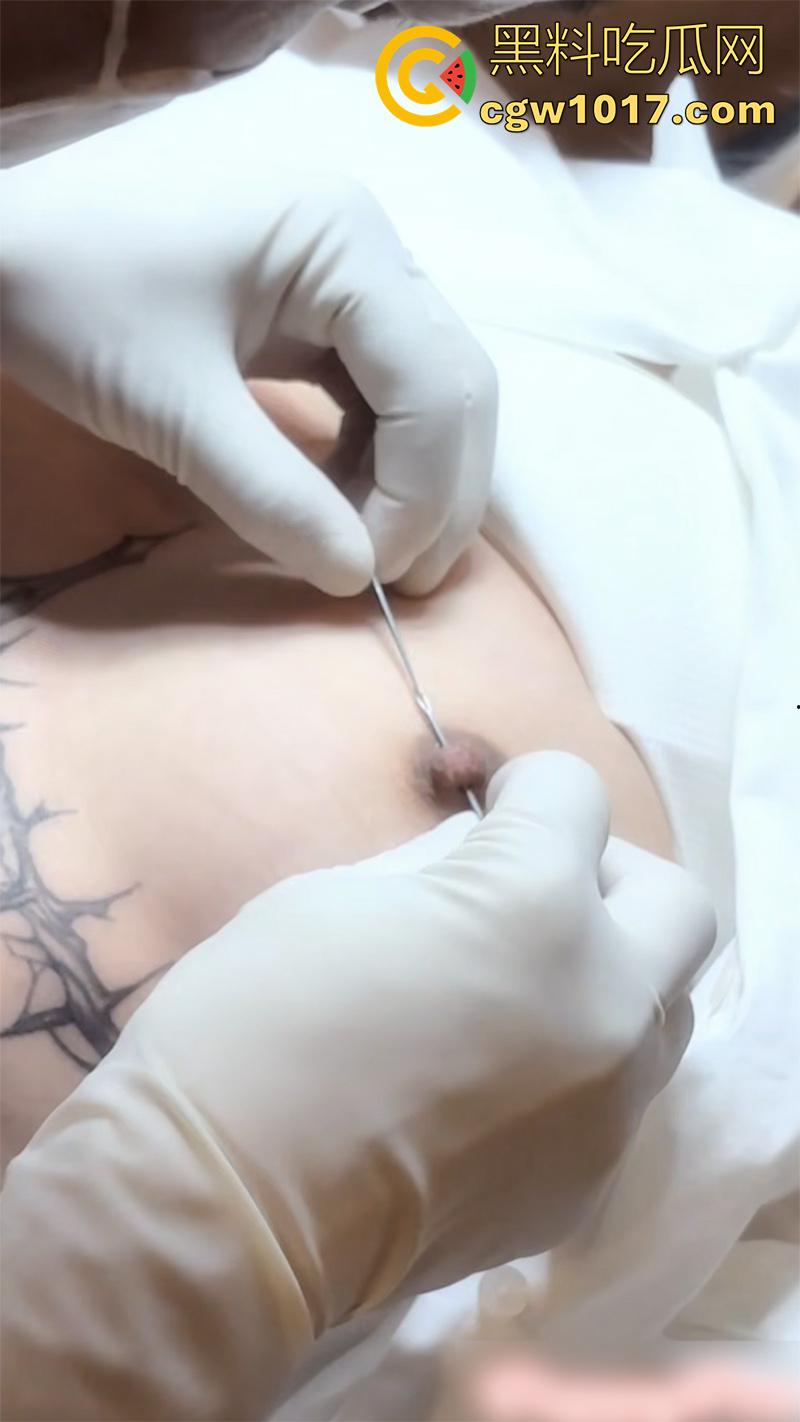 主人的新任务，反差黄毛精神小妹【puppy】，为讨好主人给奶头扎穿孔，安装乳钉撕心尖叫，玩的真野性啊！  第5张