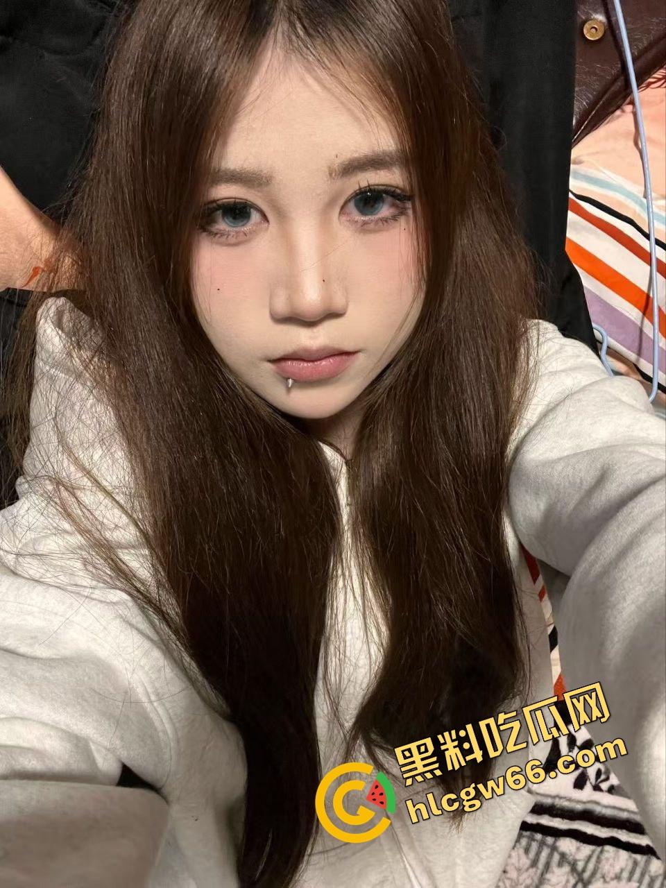 常州万达服装店老板娘『刘莉莉』被男友深喉颜射骑乘蠕动全程高能，JB插到失神还要遮脸装纯！  第2张