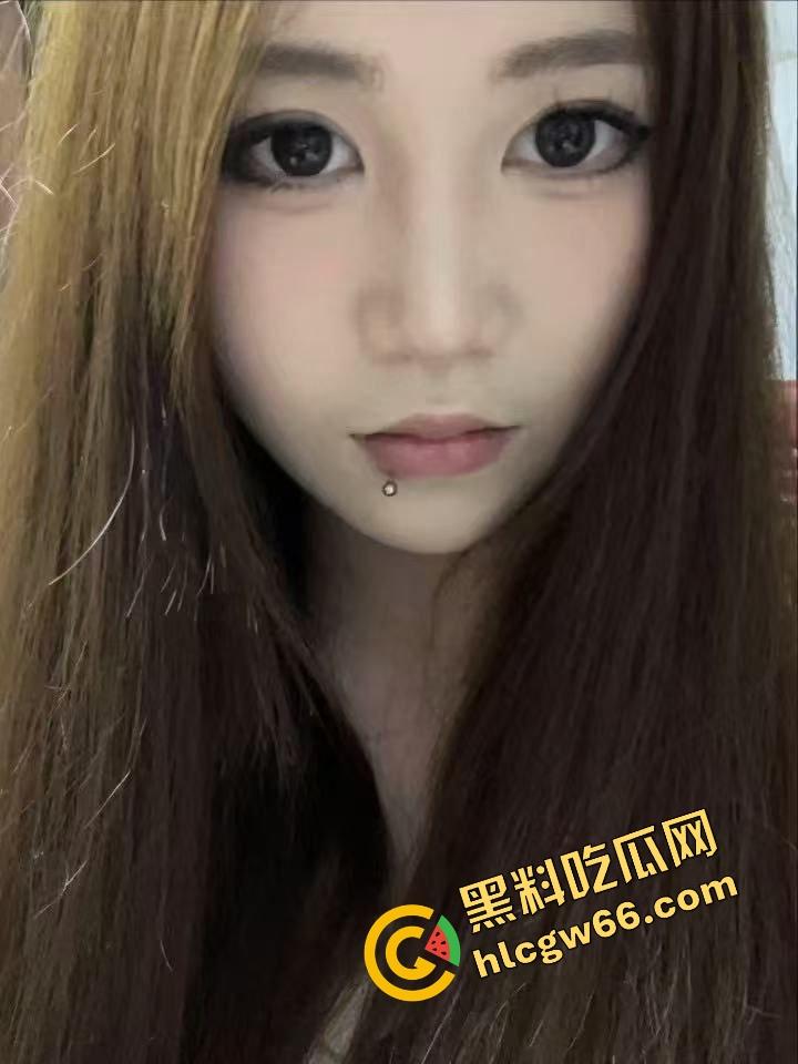 常州万达服装店老板娘『刘莉莉』被男友深喉颜射骑乘蠕动全程高能，JB插到失神还要遮脸装纯！  第3张