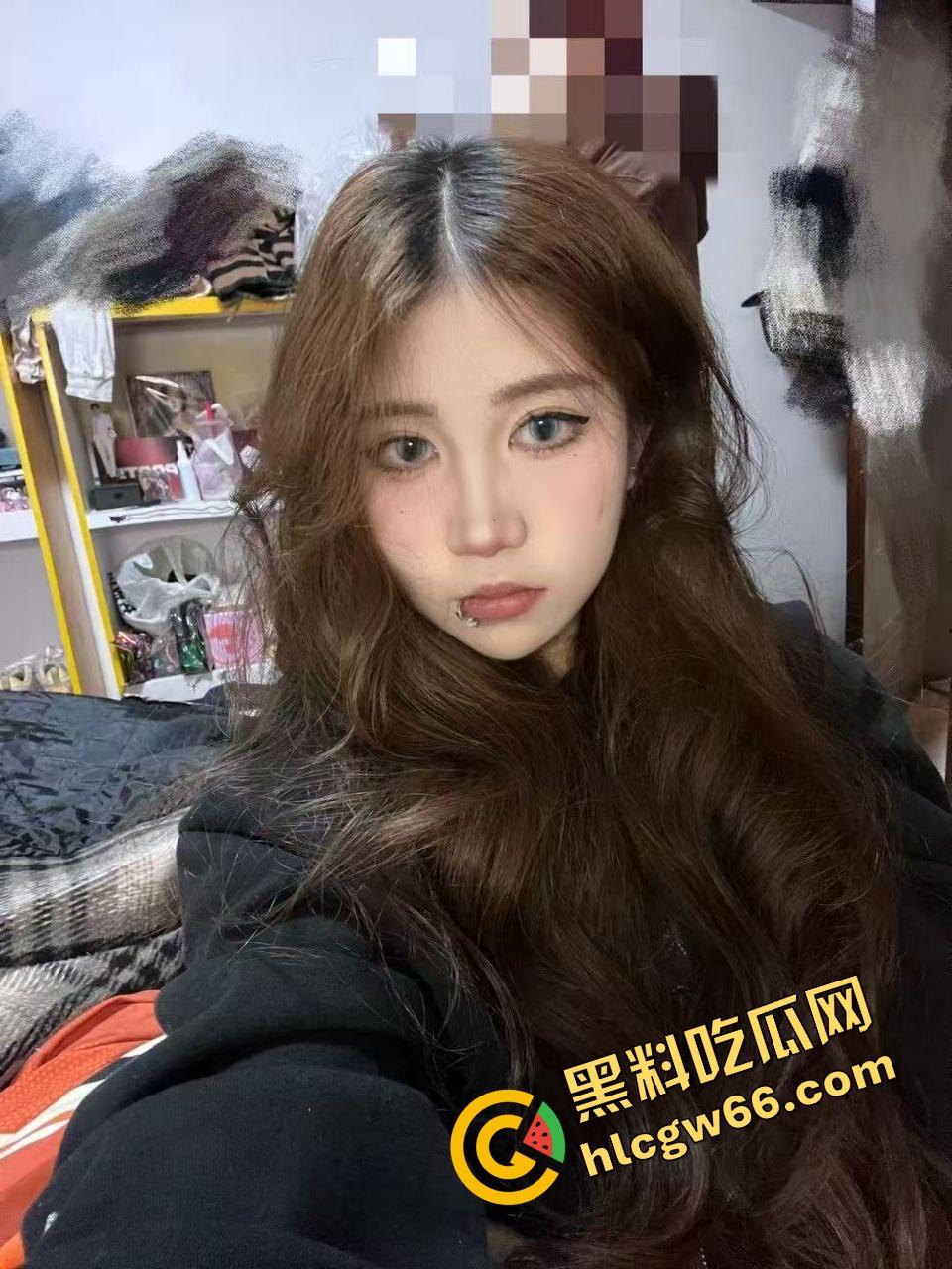 常州万达服装店老板娘『刘莉莉』被男友深喉颜射骑乘蠕动全程高能，JB插到失神还要遮脸装纯！  第5张