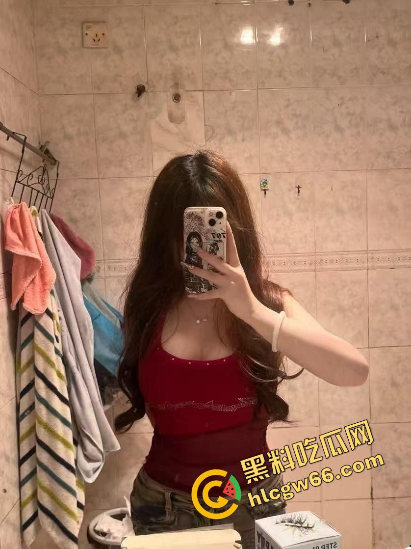 常州万达服装店老板娘『刘莉莉』被男友深喉颜射骑乘蠕动全程高能，JB插到失神还要遮脸装纯！  第6张