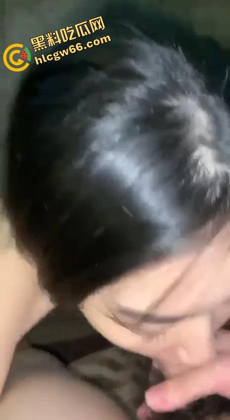 常州万达服装店老板娘『刘莉莉』被男友深喉颜射骑乘蠕动全程高能，JB插到失神还要遮脸装纯！  第19张